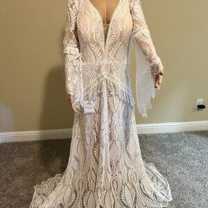 NWT- Wedding Dress Size 18